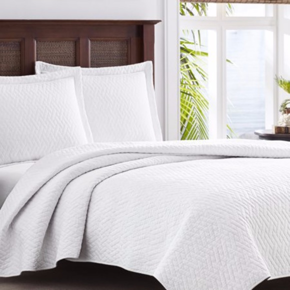 Tommy Bahama Solid Chevron Cotton Reversible White Quilt Set - Picture 1 of 4